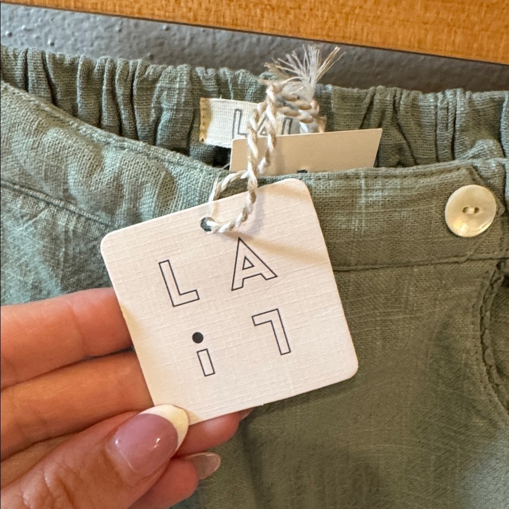 NWT Size 8 LALI Lily Pad Green Begonia Shorts! - Picture 6 of 12